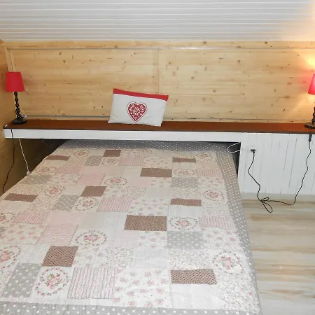 Les Bleuets Apartment *